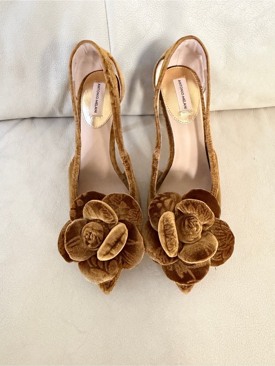 ANTONIO MELANI Shoes - ANTONIO MELANI Tan Velvet Floral Pointed-Toe Slingback Heels